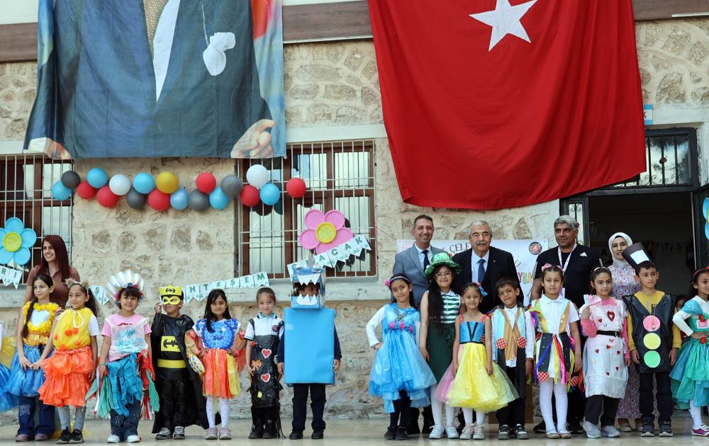Konukoğlu, Mezun Olduğu Okulda 23 Nisan Coşkusuna Ortak Oldu